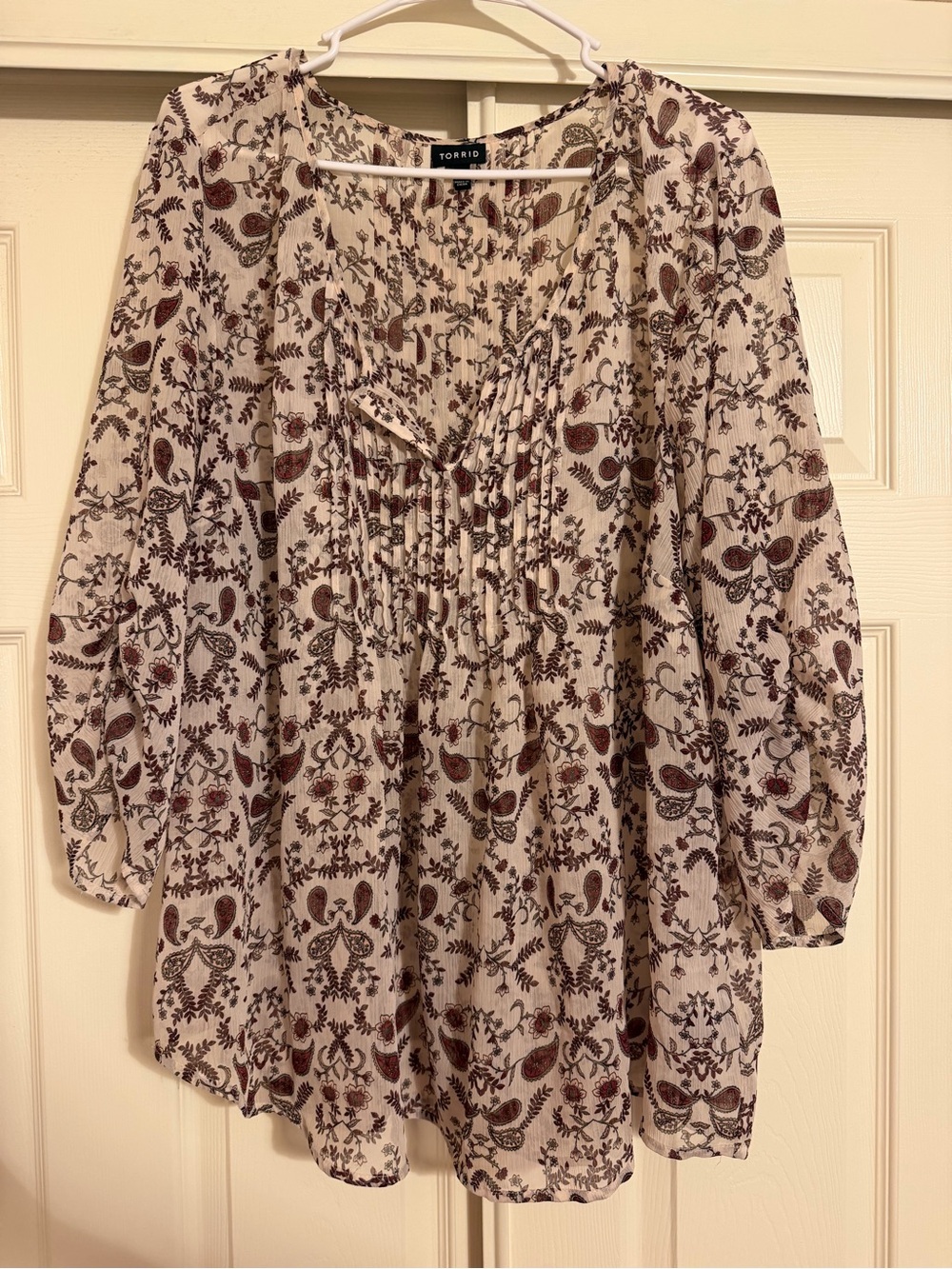 Women's Torrid Plus Size 3 Paisley Beige 3/4 Sleeve Chiffon Pleated Blouse